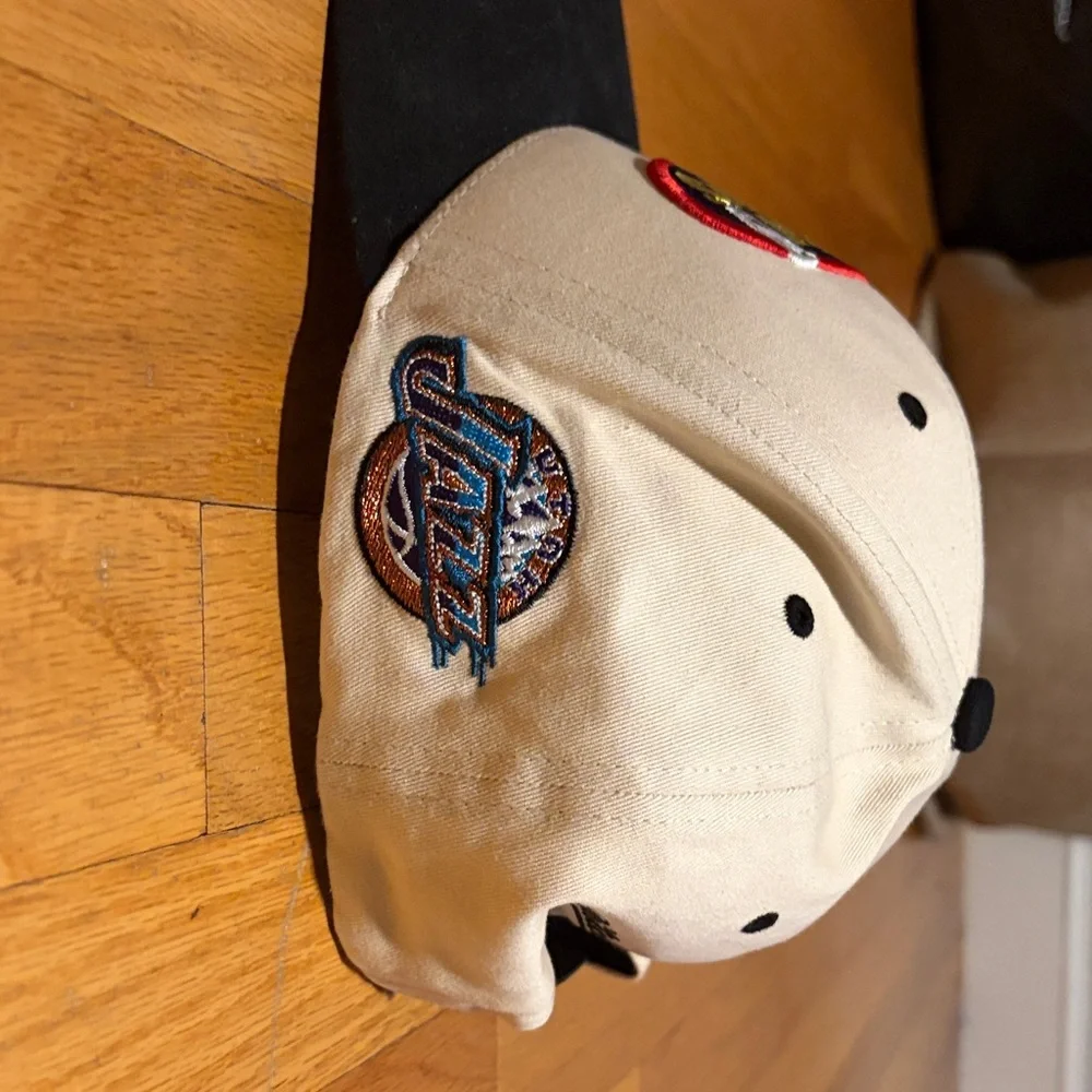 Mitchell & Ness NBA Finals 1998 Hat - Black and Cream